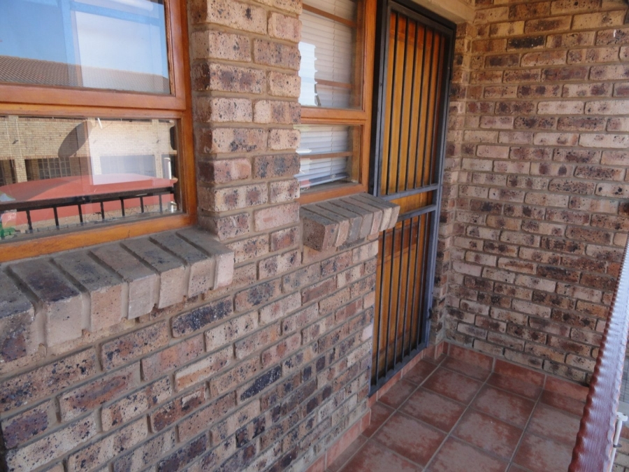 To Let 1 Bedroom Property for Rent in Die Bult North West